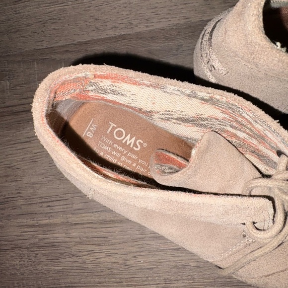 Toms Tan Ankle Boots with Wedge Heel and Soft Suede Material - Picture 3 of 4